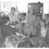 Klasa D z wych. Gizelą Naworską, B. Rosołowską i I. Wasiukiewicz na urodzinach uczennic Małgosi Dębskiej 1984